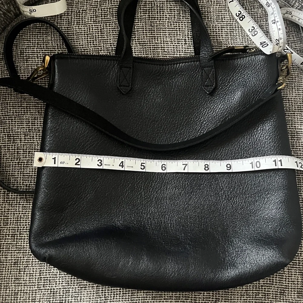 Madewell Crossbody Leather Zip-Up Medium Tote - Picture 14 of 16